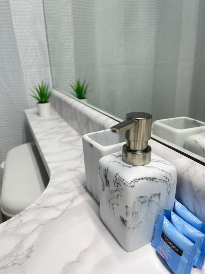 Downtown 1Br Condo At Granville Strip Near English Bay Ванкувер Экстерьер фото